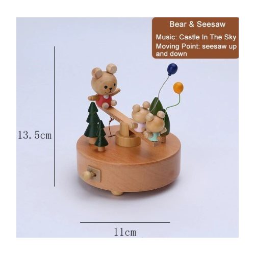 Drevená hracia skrinka s hrajúcimi medvedíkmi